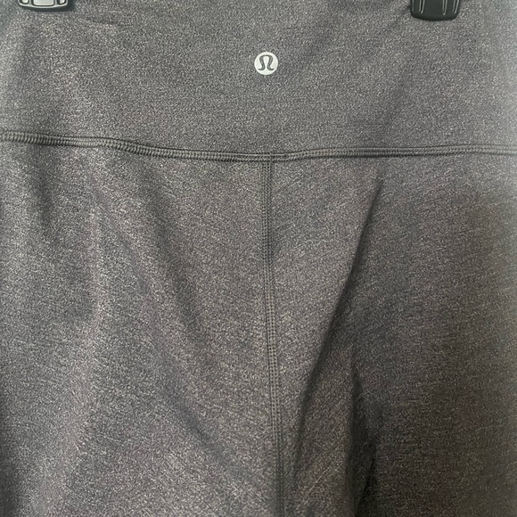 Lululemon workout leggings. Size 6 - Picture 3 of 3